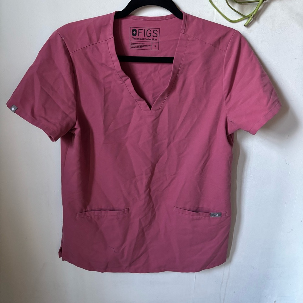 Figs Women's Scrub Top in Rose Quartz